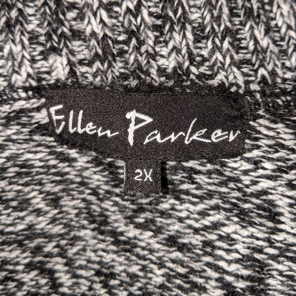 Asymmetrical turtleneck tunic - Picture 8 of 8